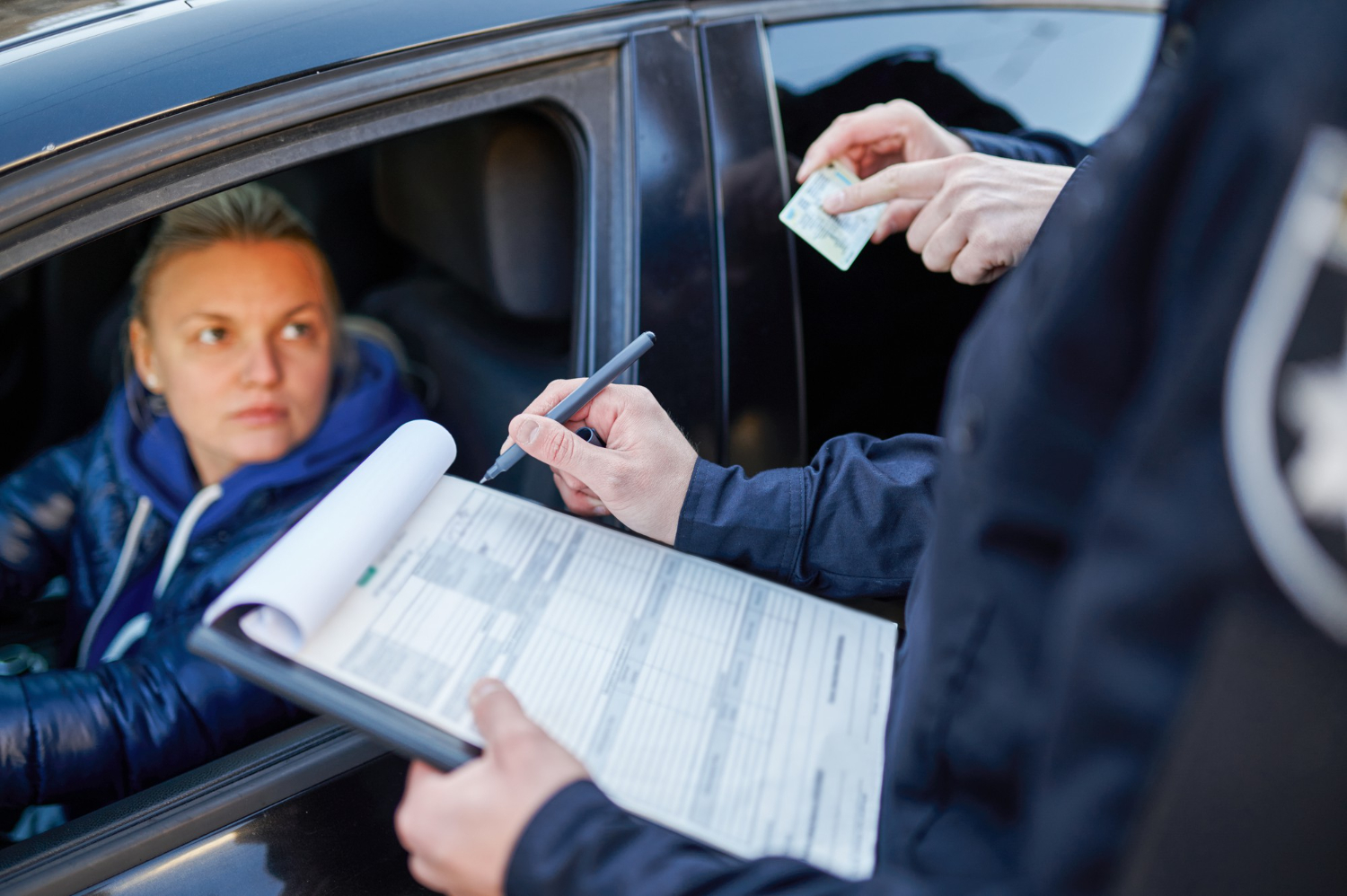 Czy można nagrywać policjanta podczas kontroli w Niemczech? Telefon może przysporzyć problemów