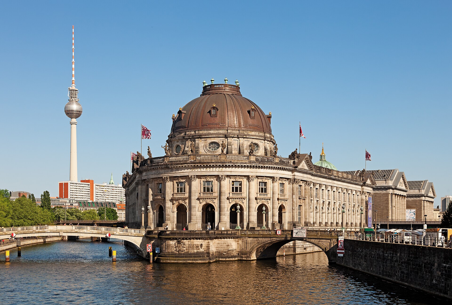 1920px Berlin Museumsinsel Fernsehturm